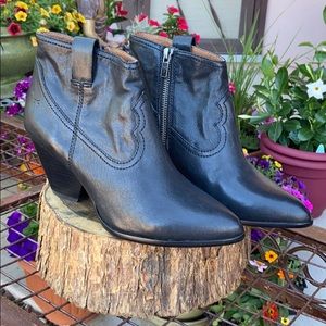 Frye Reina Black Leather Bootie Sz 8